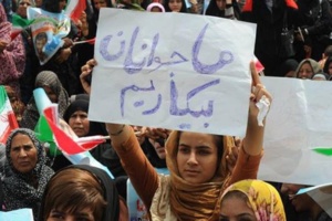 فضای اقتصادی و سیاسی کشور به بیکاری فارغ‌التحصیلان دانشگاهی دامن زده است/ بوروکراسی در ایران نفس اقتصاد را گرفته است