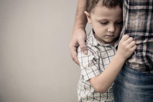 چگونه کودک خجالتی را اجتماعی کنیم؟