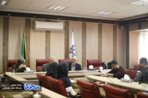 سرفصل‌های رشته‌ی روزنامه‌نگاری با دو رویکرد تئوری محور و عمل محور باید توام باشد