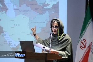 زبان فارسی یک زبان تمدنی و فراتر از یک وسیله برای گفتگو است