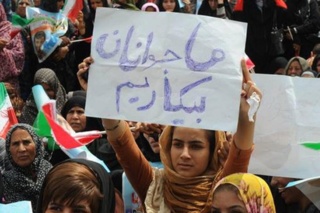 فضای اقتصادی و سیاسی کشور به بیکاری فارغ‌التحصیلان دانشگاهی دامن زده است/ بوروکراسی در ایران نفس اقتصاد را گرفته است