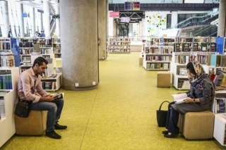 چرا ایرانیان کم‌تر کتاب می خوانند؟