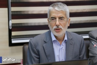 شأن دانشگاه بالاتر از این است که از افرادی مانند سلبریتی‌ها تأثیر پذیرد