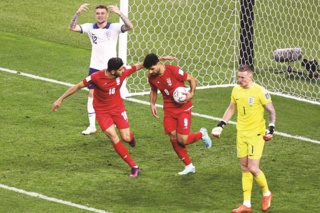 حامیان تشویق تیم ملی فوتبال انگلیس به جای ایران چه سوابقی دارند؟