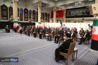 اتکا به قوت درونی نظام در عین ارتباط با جامعه جهانی مزیت این دولت است