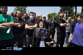 قاب سوم: بی تابی مردم...