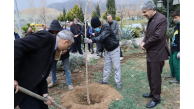 کاشت نهال به یاد شهدای جنگ رمضان در آیین روز درختکاری دانشگاه علامه طباطبائی