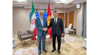 وزیر فرهنگ و ارشاد اسلامی پیشنهاد داد: خواندن رساله دکتری درباره مقایسه «شاهنامه و ماناس» را که اخیراً در دانشگاه علامه طباطبائی دفاع شده است