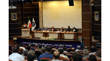 کارکنان بی‌واسطه گفتند، هیئت‌رئیسه پاسخ داد