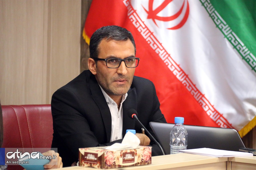 دکتر علی احمدی، استادیار گروه روزنامه‌نگاری