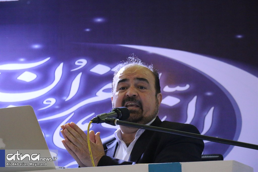 نشست گفت‌وگو در قرآن با سخنرانی دکتر محمدکاظم شاکر در نمایشگاه قرآن