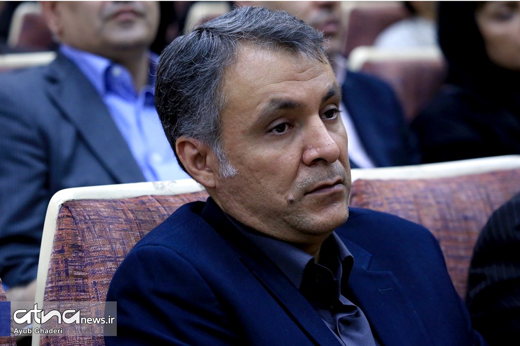 محمد فاضلی در مراسم تشییع پیکر استاد قانعی‌راد در دانشگاه تهران