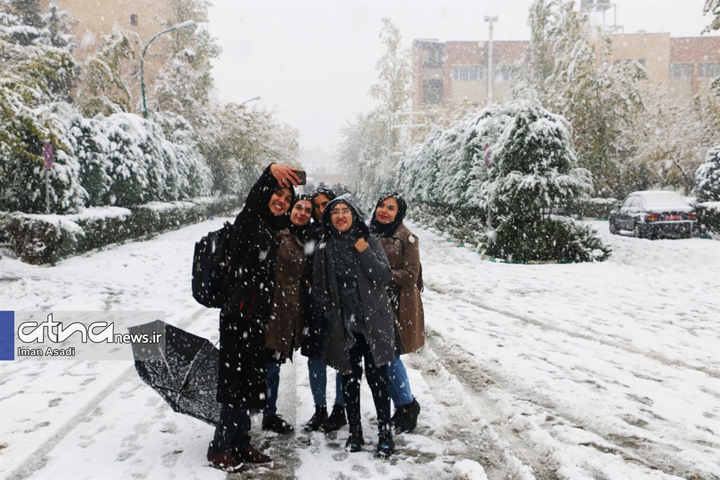 بارش برف پاییزی در دانشگاه علامه طباطبائی