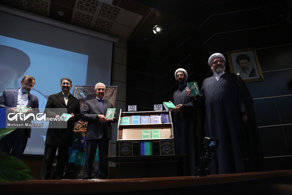 مراسم رونمایی از کتب 10 گانه انقلاب اسلامی